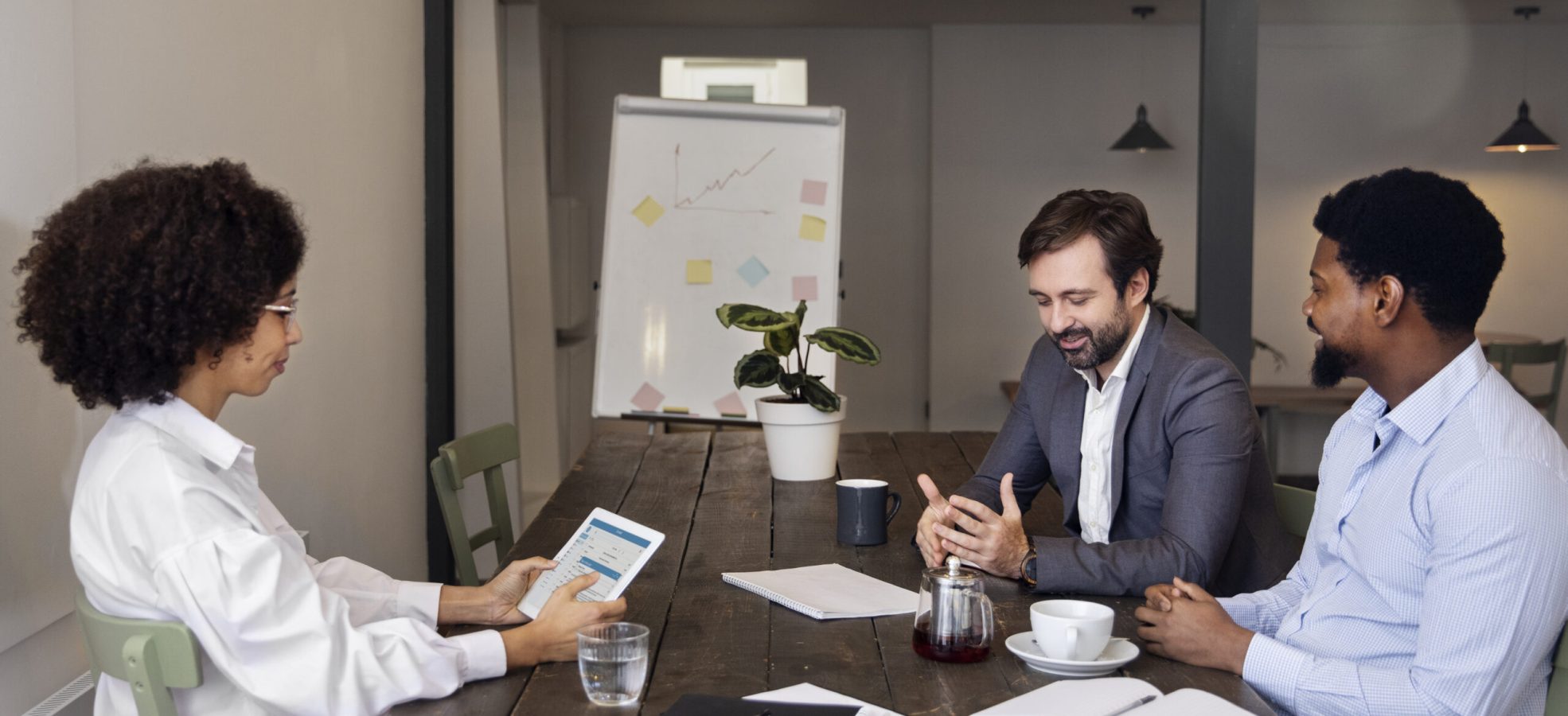 colleagues-working-together-project (1)